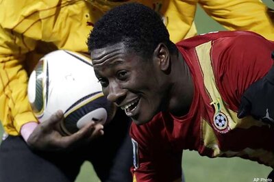 Ghana striker Gyan hurts ankle in training