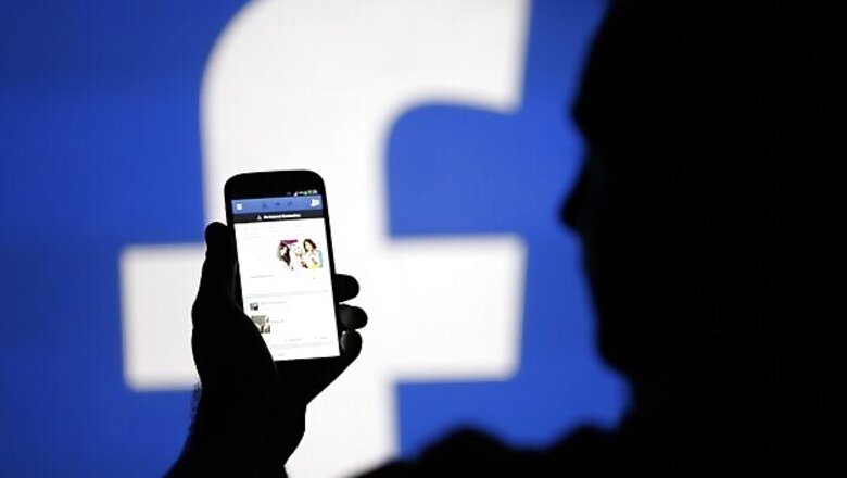 Woman distracted by Facebook falls off pier into a bay in Melbourne