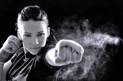 Watch: Chinese Taekwondo Expert Showcases Unbelievable Skills, Defends Against Three Men