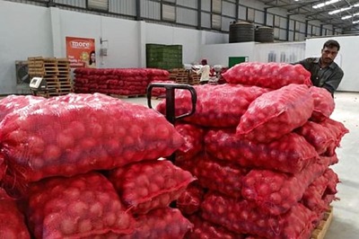 Maharashtra Govt to Write to Centre Seeking Rollback of Onion Export Ban