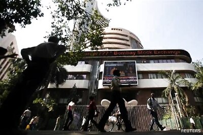 Sensex tumbles 212 points on weak global cues