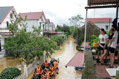 Flash Flood Sweeps Away Hamlet as Vietnam Storm Toll Rises to 141 Dead
