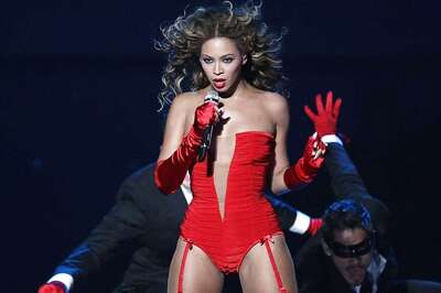 Beyonce Rescued by Ladder After Stage Malfunction During Concert
