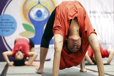 Yoga college in China attracts thousands
