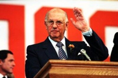  Botha, bastion of white rule, dies