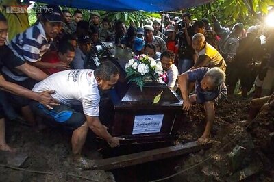 Investigators battle weather in hunt for AirAsia QZ8501 black boxes