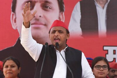 Akhilesh Yadav Attacks BJP Over Arrest of Law Student Who Accused Chinmayanand of Rape