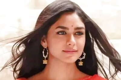 Mrunal Thakur Praises Her Hi Nanna Co-star Kiara Khanna, Calls Her ‘My First Child’