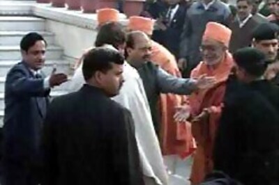 Amitabh, Amar pray at Akshardham