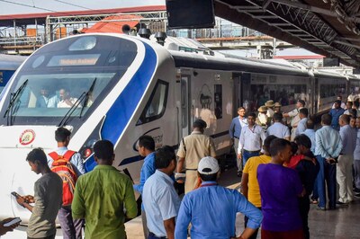 Gorakhpur-Lucknow Vande Bharat to Run Faster? Railways Plans Fencing to Increase Speed