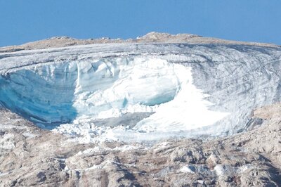 Drones, Helicopters Scan Mountains for 14 Missing After Glacier Collapse in Italian Alps