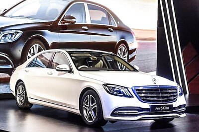 Mercedes Claims Luxury Car Crown as Analysts Eye Challenger Tesla