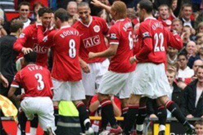 Rooney double keeps United on top