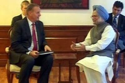 US NSA says will help India, Pak solve Kashmir issue