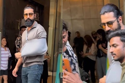 Injured Vicky Kaushal Takes Selfies With Fans, Drops By Studio To Record Neha Dhupia's Podcast; Watch