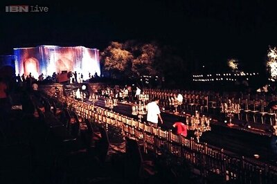 Designer Rohit Bal ends WLIFW at Qutub Minar with Arjun Rampal as the showstopper