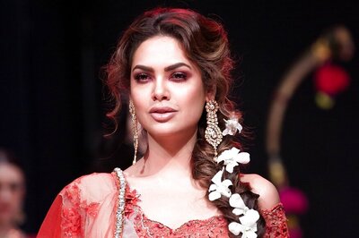 Esha Gupta Apologises for Racist Comment on Nigerian Footballer Alexander Iwobi