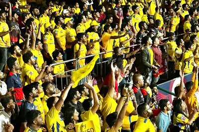Dhoni Fans Trolling RCB With CSK Chants at Chinnaswamy Stadium is Peak IPL Moment