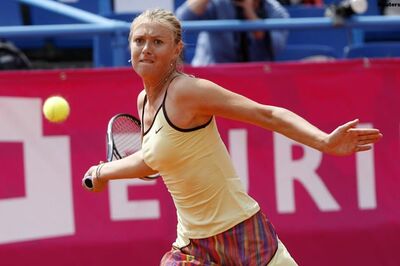 Sharapova reaches quarters in Strasbourg
