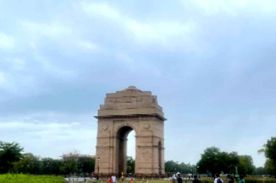 Cloudy Skies, Pleasant Weather in Delhi; Minimum Temp Settles At 24.3 Deg