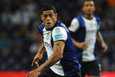 Martinez double sinks Kiev as Porto maintain perfect start