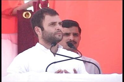Rahul Gandhi halts speech on hearing prayer call from mosque