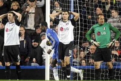 Late goals lift Chelsea, Manchester City win again