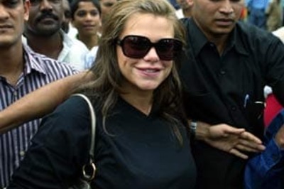 Jade Goody suffers setback, Slumdog Millionaire rides on