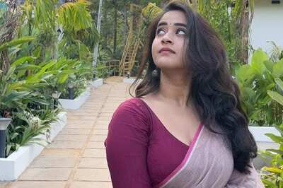 Actress Deepthi Sunaina's Purple Saree Is The Perfect Wedding Wear