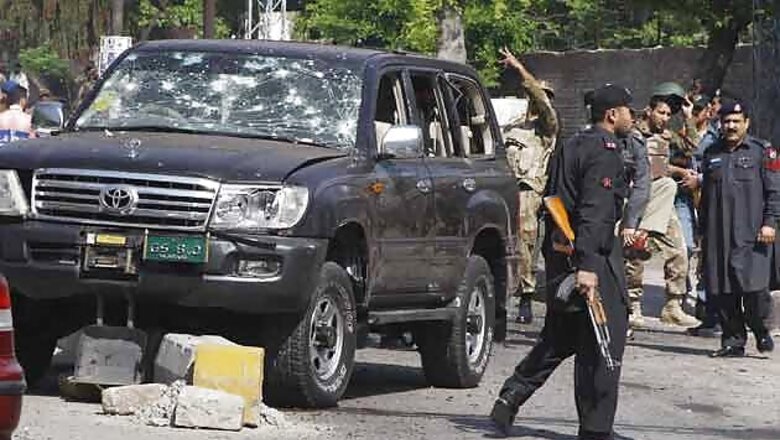Pakistan: 12 killed in suicide attack in Peshawar
