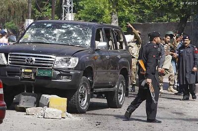 Pakistan: 12 killed in suicide attack in Peshawar