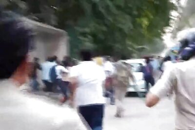 Student Groups Clash in Jamia Millia Islamia During Diwali Celebrations, Communal Slogans Raised | Video