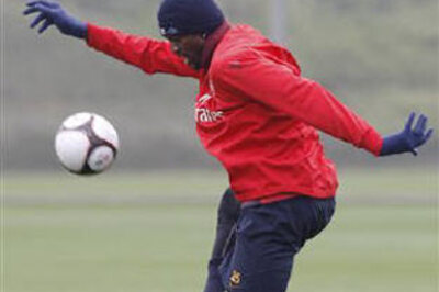 Arsenal's Adebayor, Van Persie to miss Liverpool clash