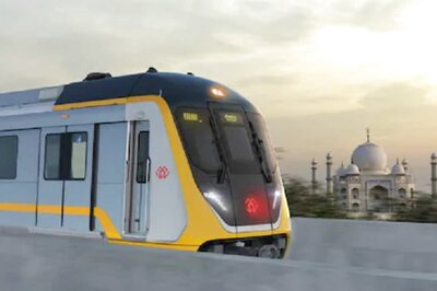 Noida Metro's Anniversary Gift: Free Smart Cards to Commuters