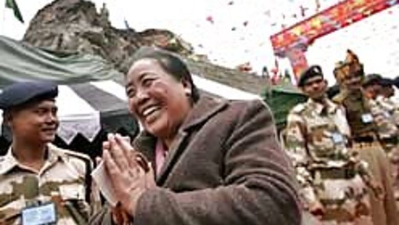 Cameras in, guns out at Nathu La