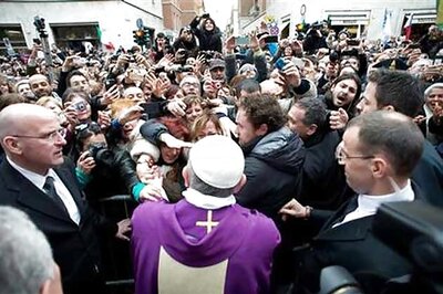 Pope Francis wades into crowds, surprising onlookers