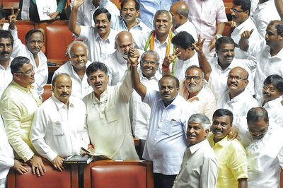 Oppn Unites to Slam BJP; Kumaraswamy Invites Sonia, Akhilesh, Mamata, KCR to Swearing-in on May 23