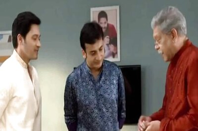 Pradeep Velankar Replaces Mohan Joshi in Mazhi Tuzhi Reshimgath