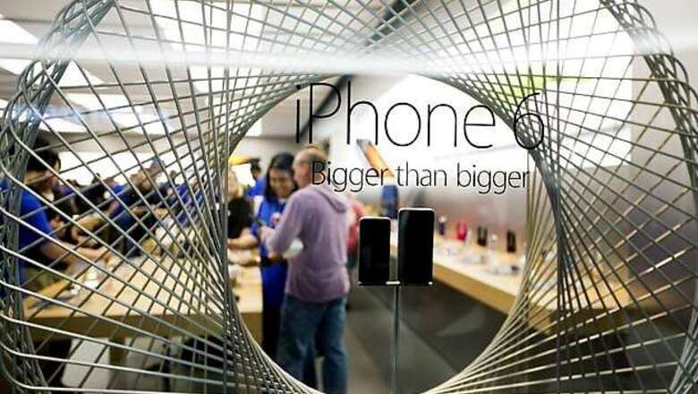 Apple CEO Tim Cook kicks off iPhone 6 sales at a store near his Silicon Valley home
