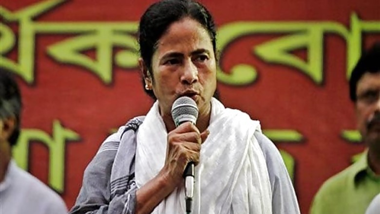 Kolkata: Mamata continues tirade against CPM, Congress