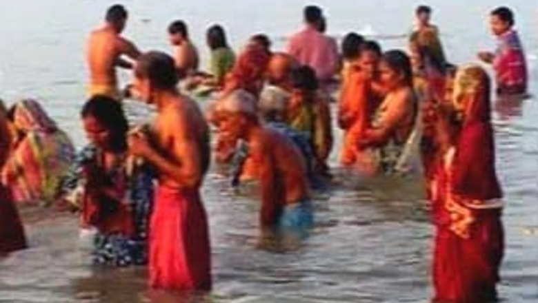Pilgrims flock to Ganga Sagar on Makar Sankranti