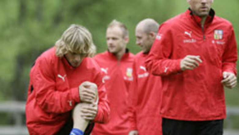 Czechs beat Saudis 2-0 in warmup
