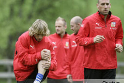 Czechs beat Saudis 2-0 in warmup