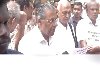Another CM Protests in Delhi: Pinarayi Vijayan, Kerala MPs Protest Over Coach Factory Project