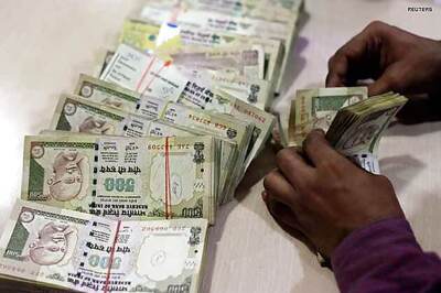 Rupee snaps 2-day gains against US dollar, down 8 paise