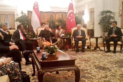 Modi meets Singapore President, gets ceremonial welcome