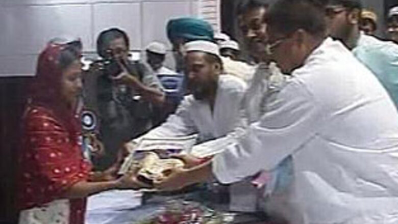 Howrah SP candidate accused of distributing cash
