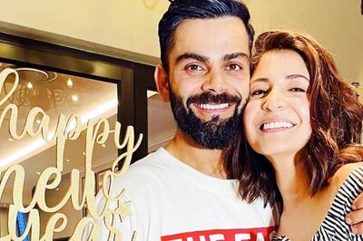 Anushka Sharma, Virat Kohli Celebrate New Year 2022 With Scrumptious Cake; See Pics, Videos