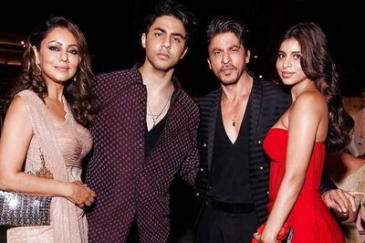 Shah Rukh Khan Fans Say SRK, Aryan Look Like Brothers In New Pic with Gauri, Suhana at NMACC Event