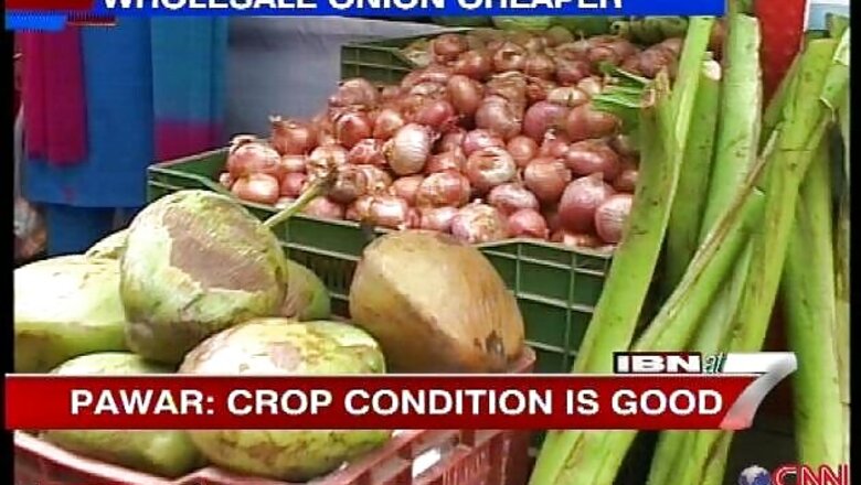 Wholesale onion prices down by Rs 5/kg; retail rates still high